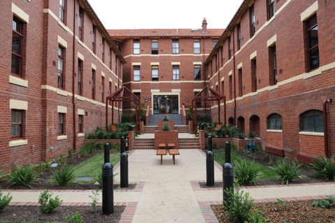Yarra House - Accommodation QLD 9