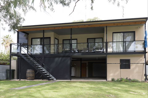 192 Page Drive Blanchetown -River Shack Rentals - Accommodation QLD 0
