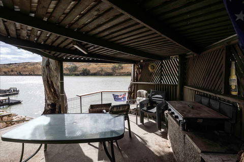 192 Page Drive Blanchetown -River Shack Rentals - Accommodation QLD 2