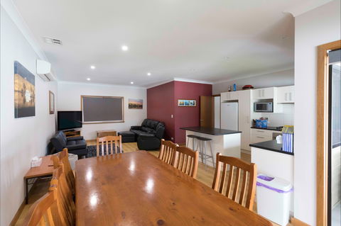 192 Page Drive Blanchetown -River Shack Rentals - Accommodation QLD 4