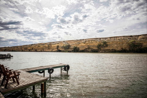 192 Page Drive Blanchetown -River Shack Rentals - Accommodation QLD 8