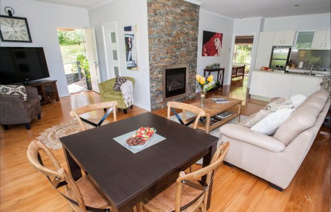 Abby's Cottages - Accommodation QLD 6