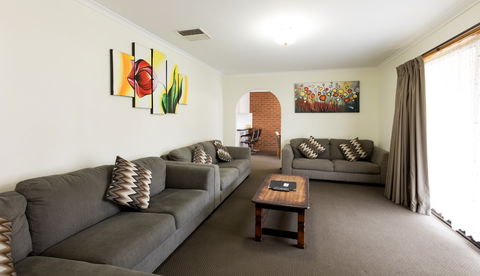 Advance Motel - Accommodation QLD 6