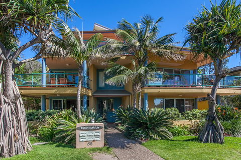 Apartment Three Surfside - Ocean Views - Accommodation QLD 0