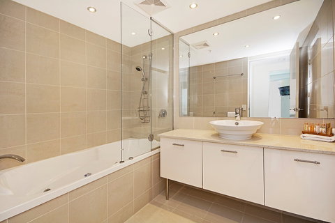 Aqua Vista Luxury Resort - Accommodation QLD 6