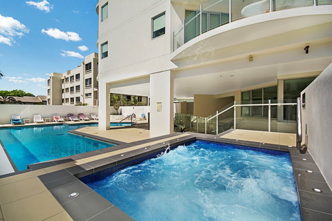 Aqua Vista Luxury Resort - Accommodation QLD 8