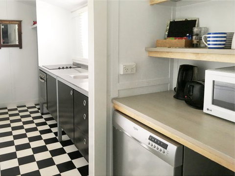 Atlantis Seafarers Cottage - Accommodation QLD 4