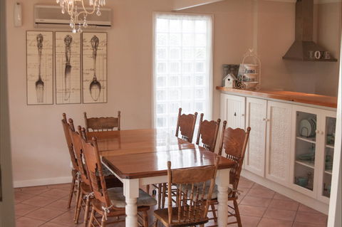 Azalea Cedar-Rose Villa - Accommodation QLD 5
