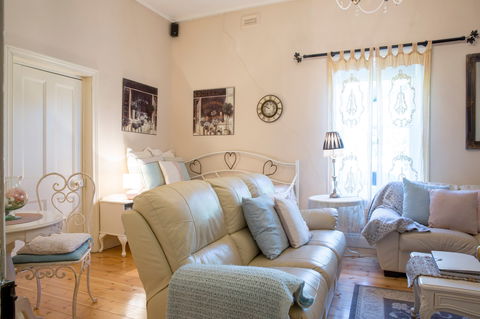 Azalea Cedar-Rose Villa - Accommodation QLD 8