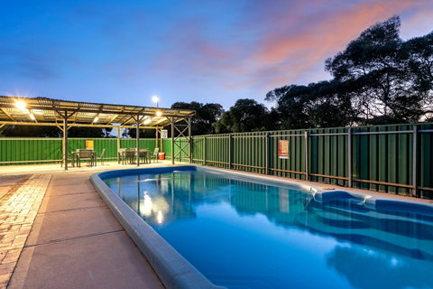Border Village Roadhouse - Accommodation QLD 1