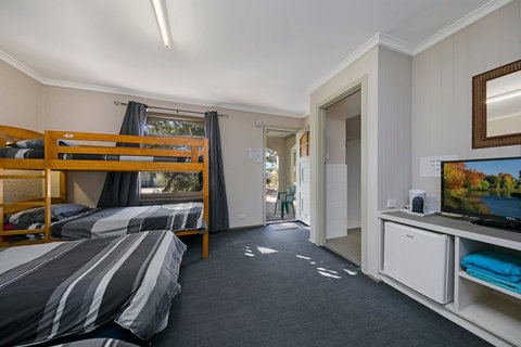 Border Village Roadhouse - Accommodation QLD 7