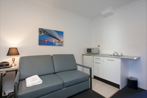 Central Railway Hotel - Accommodation QLD 4