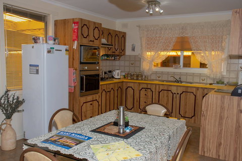 Chrissie's Palace - Accommodation QLD 4