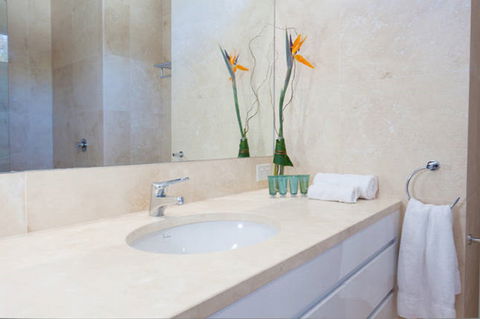 Clique Two - Accommodation QLD 2