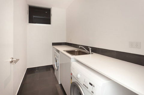 Clique Two - Accommodation QLD 8