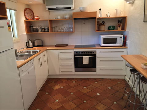 Dennis Cottage - Accommodation QLD 1