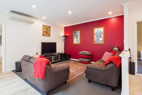 Downton Villa - Accommodation QLD 2