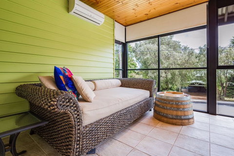 Downton Villa - Accommodation QLD 7