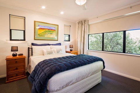 Downton Villa - Accommodation QLD 8