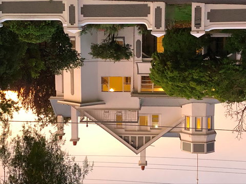 Eastern Beach Art House - Accommodation QLD 0