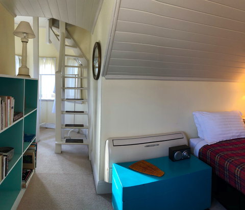 Eastern Beach Art House - Accommodation QLD 3