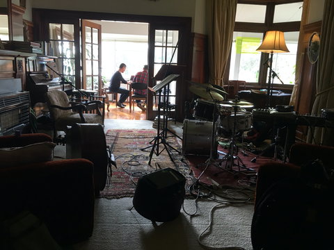 Eastern Beach Art House - Accommodation QLD 5