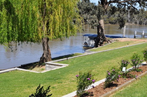 Euston Riverfront Caravan Park And Cafe - Accommodation QLD 3