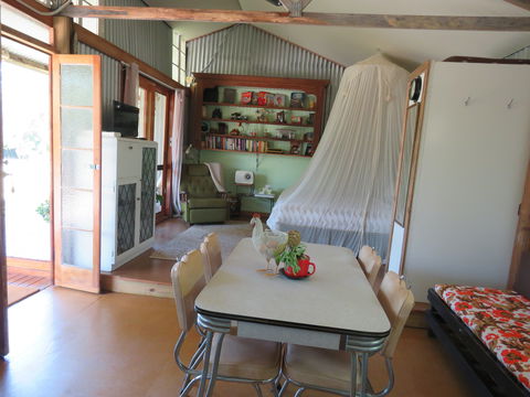 Fig Tree Retro Studio - Accommodation QLD 7