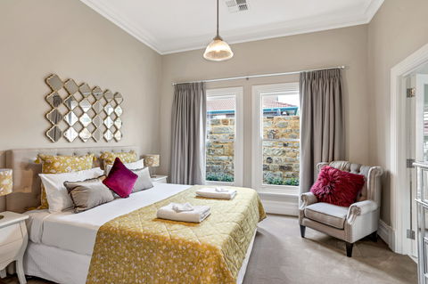 Grandview Accommodation - The Elm Tree Apartments - Accommodation QLD 2
