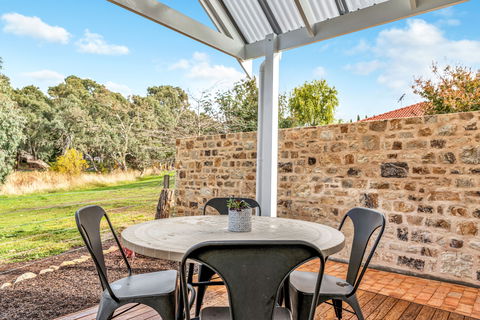 Grandview Accommodation - The Elm Tree Apartments - Accommodation QLD 4