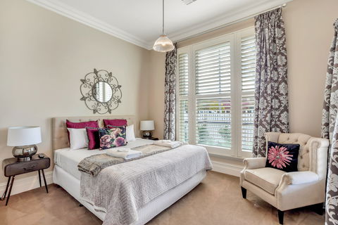 Grandview Accommodation - The Elm Tree Apartments - Accommodation QLD 6