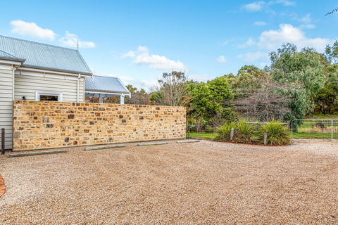 Grandview Accommodation - The Elm Tree Apartments - Accommodation QLD 7