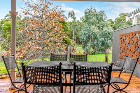 Grandview Accommodation - The Elm Tree Apartments - Accommodation QLD 9