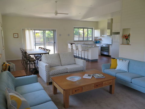 Turtle Bay House - Accommodation QLD 1
