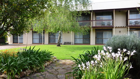 Coonawarra Motor Lodge - Accommodation QLD 0