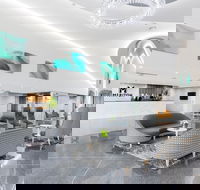 Meriton Suites Southport - Accommodation QLD