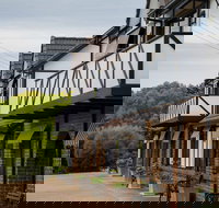 Mick O'Shea's - Accommodation QLD