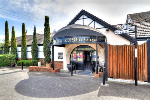 Mick O'Shea's - Accommodation QLD 6