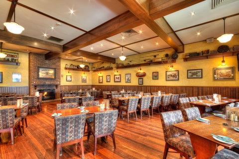 Mick O'Shea's - Accommodation QLD 7