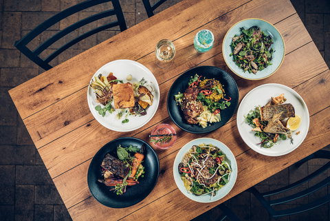 Mick O'Shea's - Accommodation QLD 8