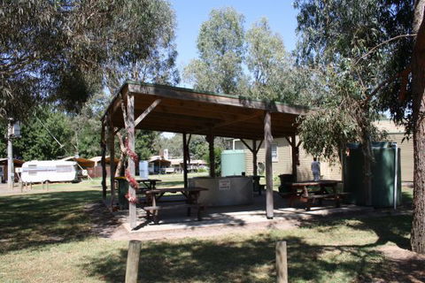 Molesworth Recreation Reserve And Caravan Park - Accommodation QLD 3