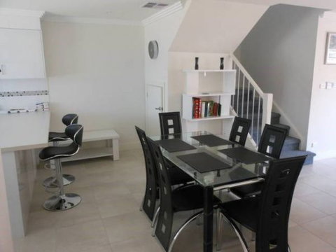 Oaklands Junction - Accommodation QLD 2