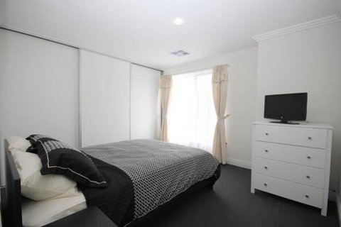 Oaklands Junction - Accommodation QLD 3