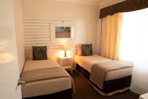 Pemberton Lodge - Accommodation QLD 8