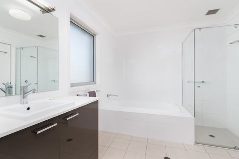 The Terrace In Cranebrook Waterside - Accommodation QLD 4