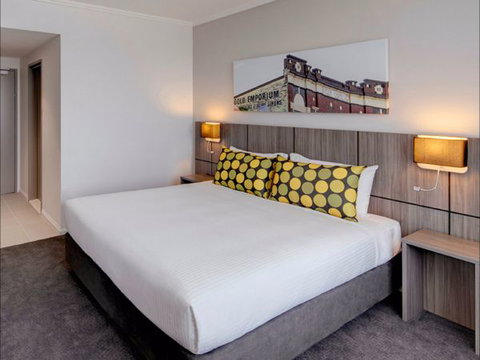 Travelodge Hotel Bankstown Sydney - Accommodation QLD 1