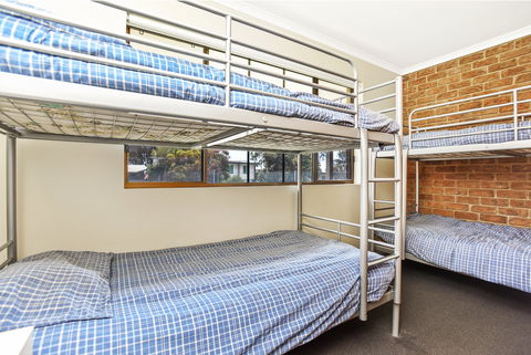 Unit 3, 5-/ Surf Avenue, Carrickalinga - Accommodation QLD 3