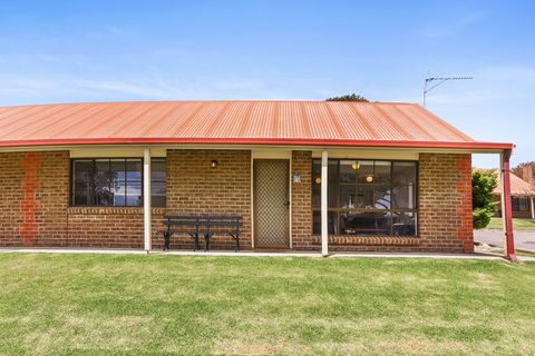 Unit 3, 5-/ Surf Avenue, Carrickalinga - Accommodation QLD 6