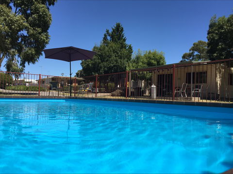 Acacia Caravan Park And Holiday Units - Accommodation QLD 2