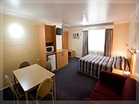 All Seasons Motor Lodge - Open - Accommodation QLD 2